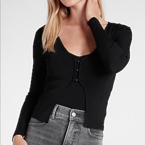 EXPRESS RIBBED BODY CONTOUR BUTTON FRONT SWEATER (BLACK) New with tags. Sz. M